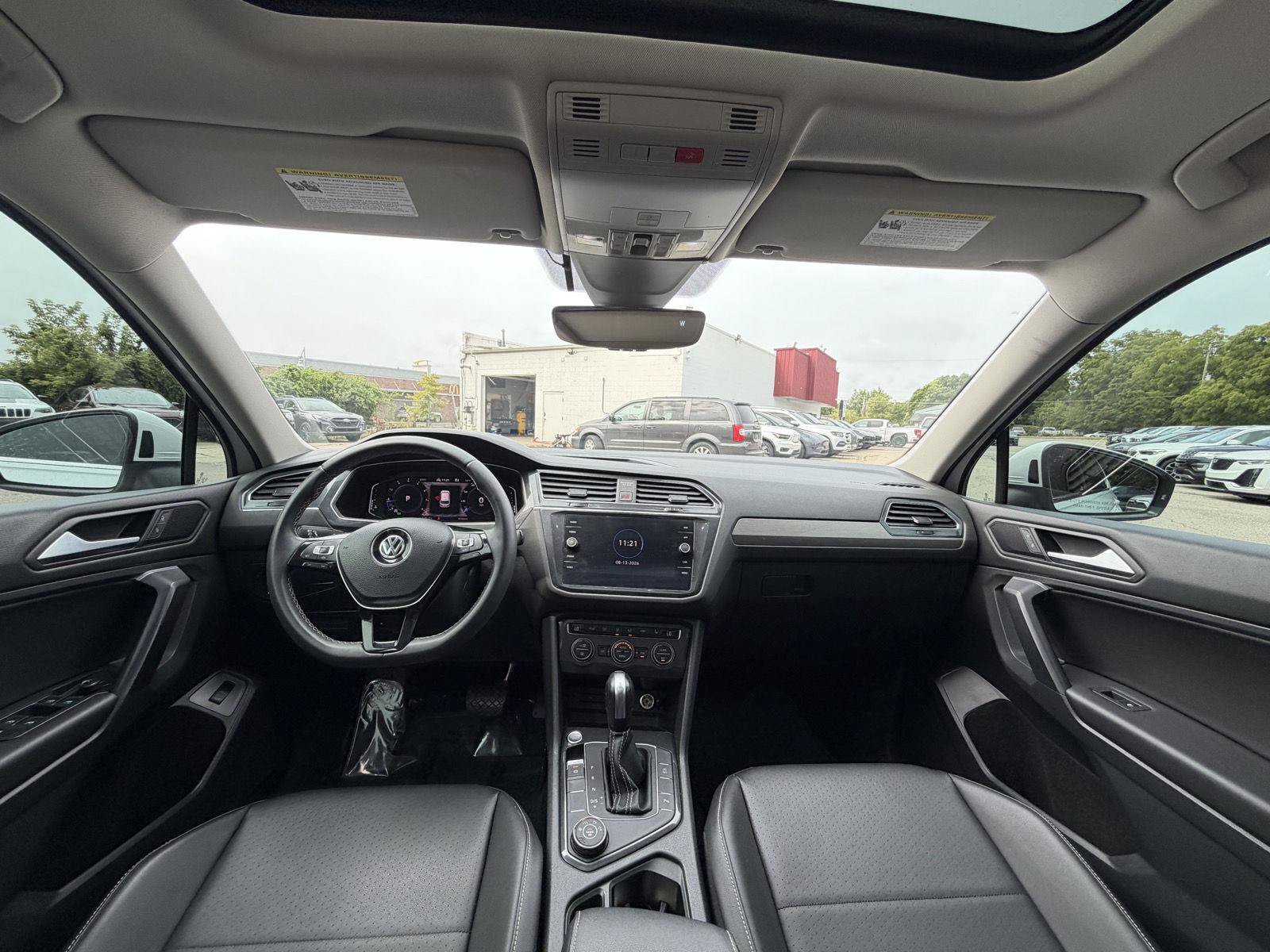 Used 2021 Volkswagen Tiguan SEL AWD/4WD image 24