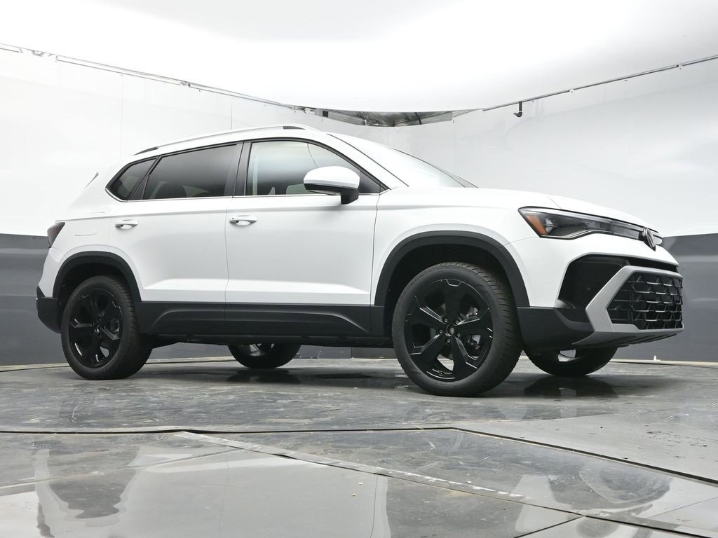 Used 2025 Volkswagen Taos SEL image 32