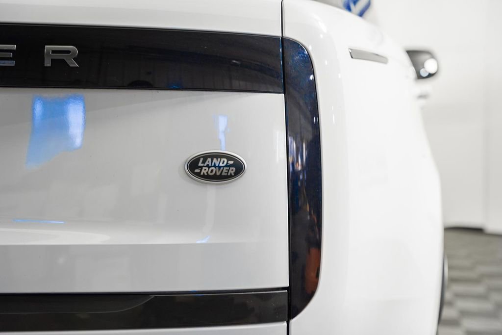 Used 2023 Land Rover Range Rover Long Wheelbase Autobiography image 7