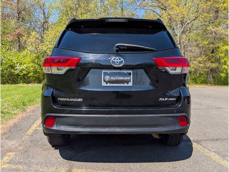 Used 2018 Toyota Highlander XLE AWD/4WD image 6