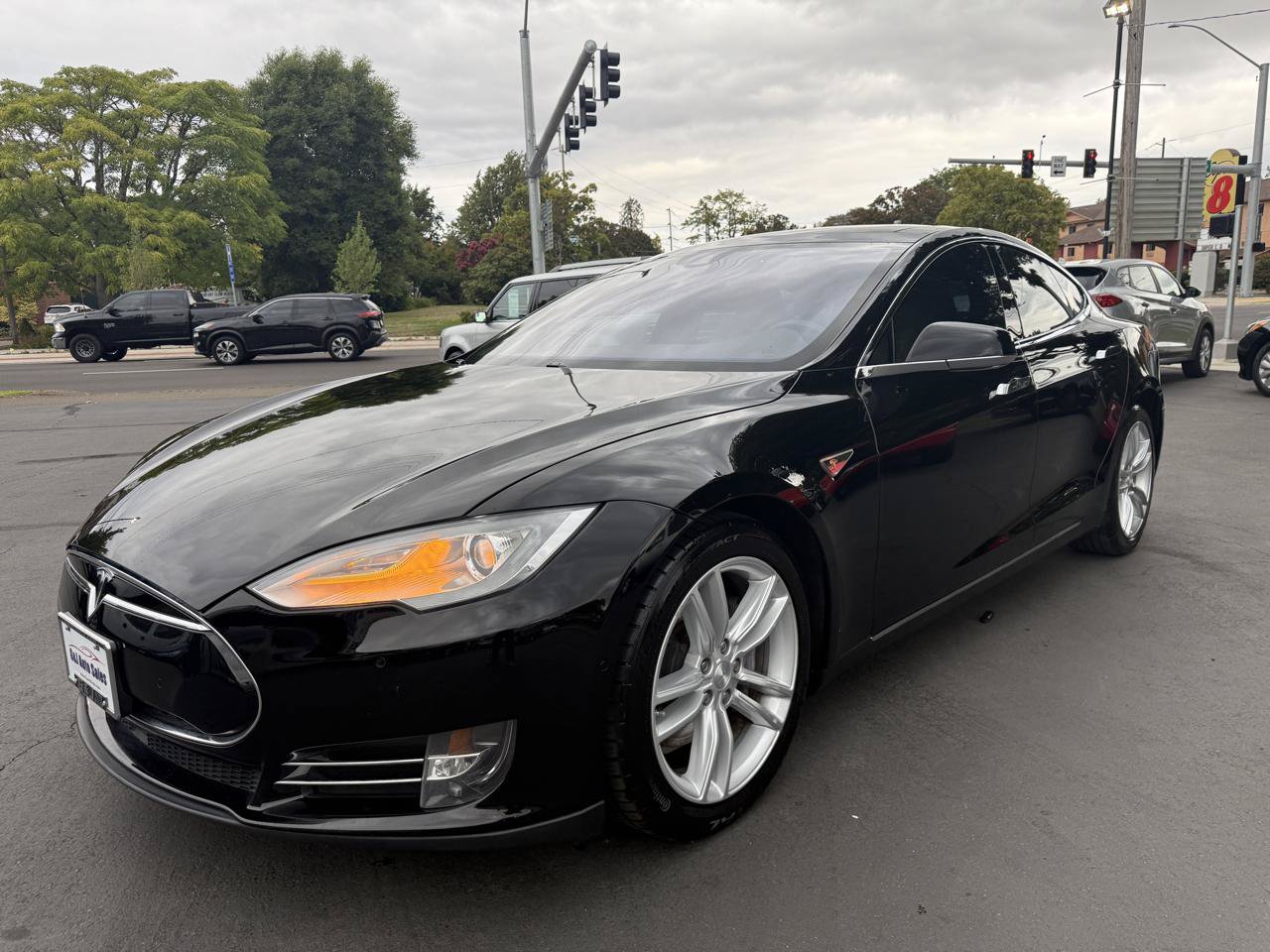 Used 2015 Tesla Model S 70 RWD image 2