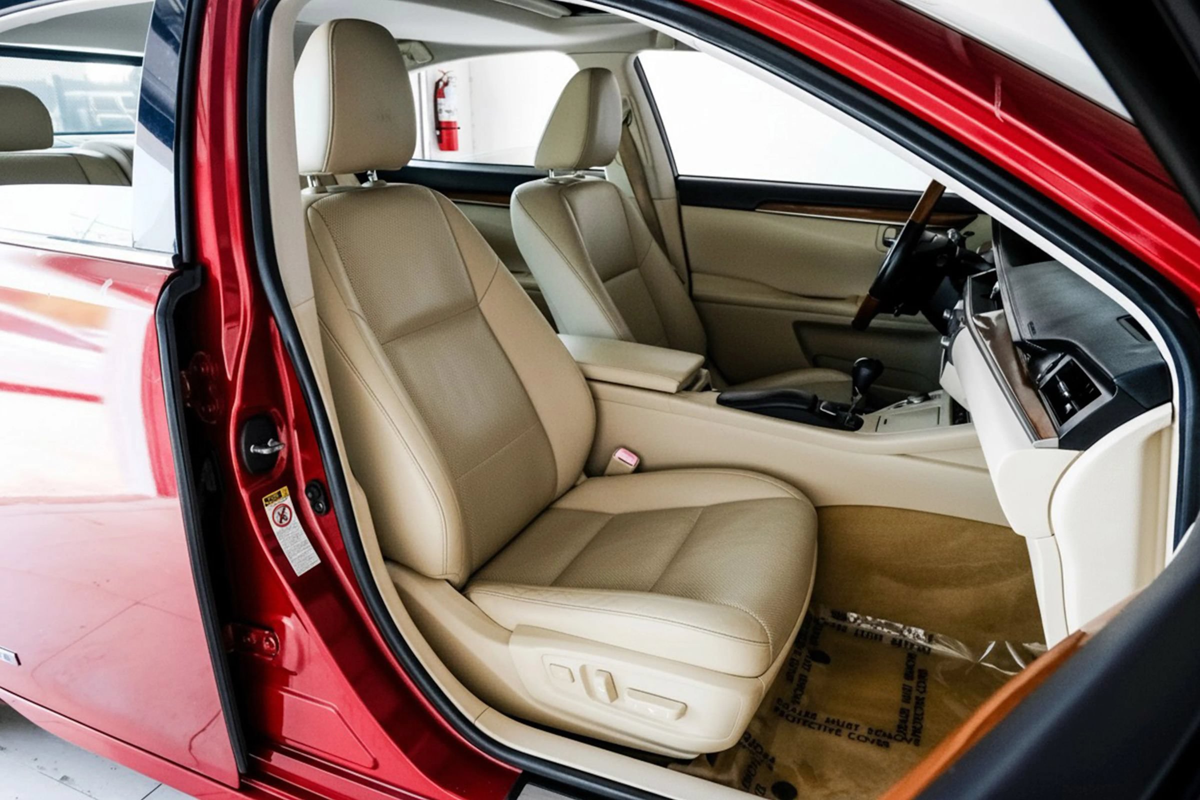 Used 2014 Lexus ES 300h w/ Luxury Package w/Bamboo Trim FWD image 39