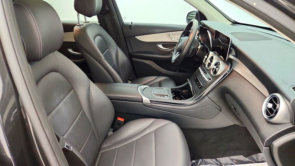Used 2021 Mercedes-Benz GLC 300 w/ Multimedia Package image 22
