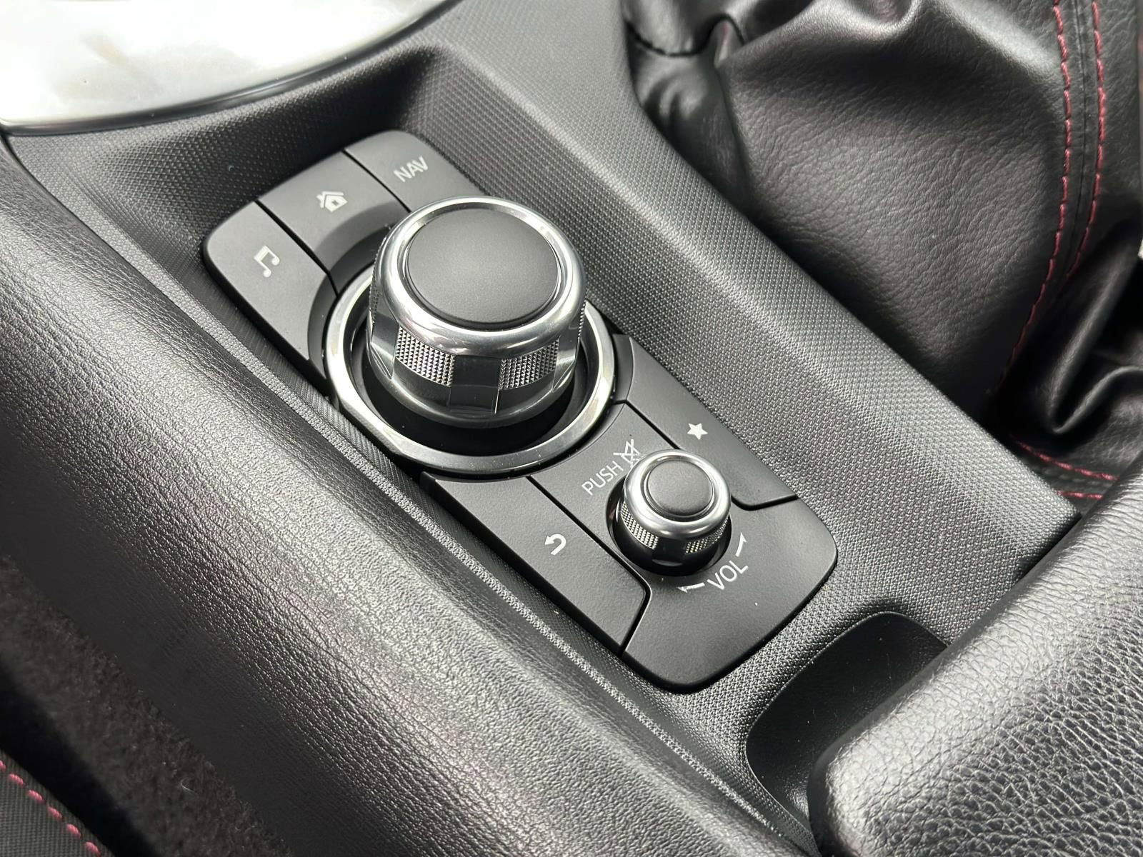 Used 2016 MAZDA MX-5 Miata Club RWD image 9