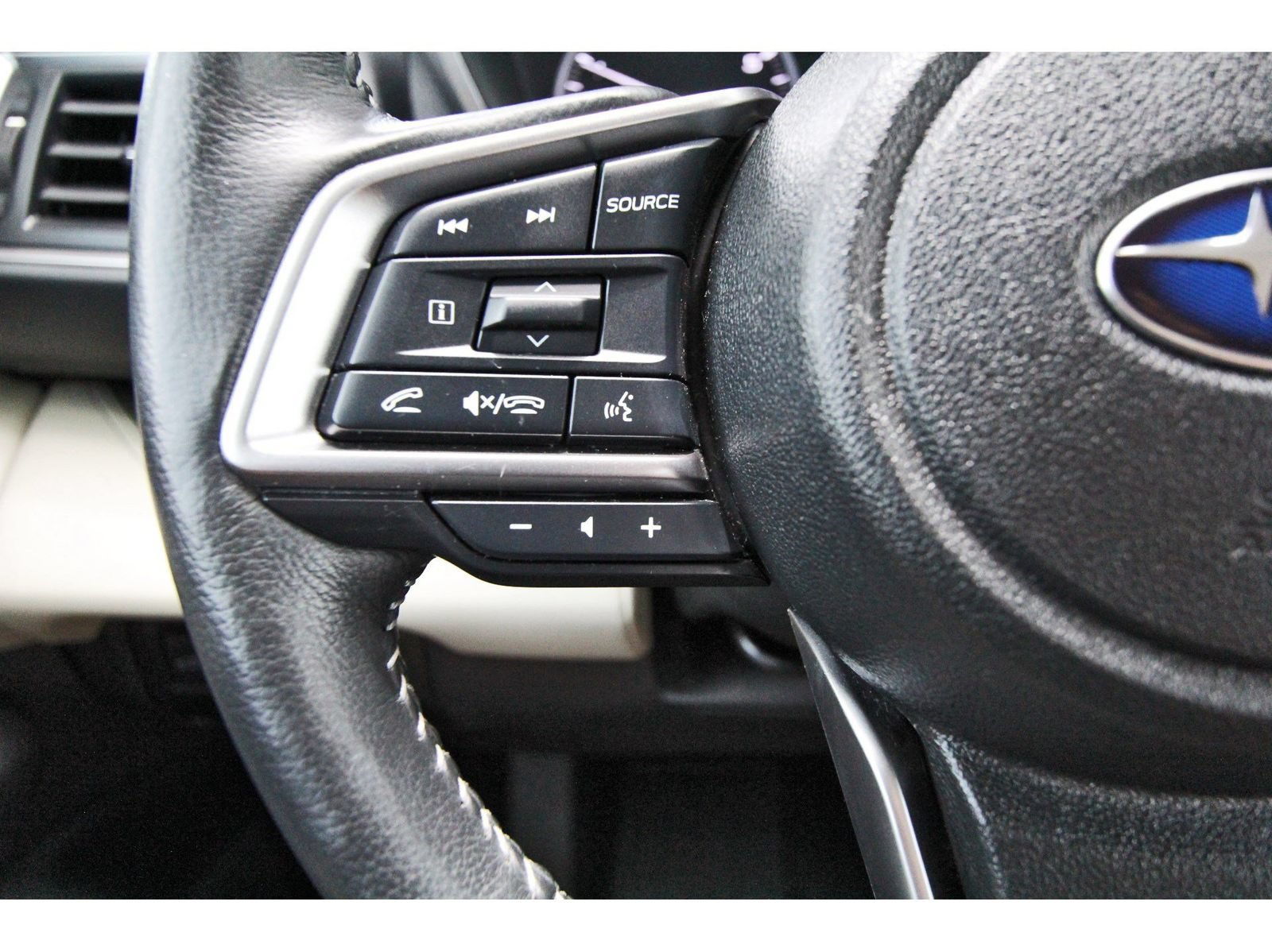 Used 2023 Subaru Ascent Limited w/ Technology Package AWD/4WD image 15