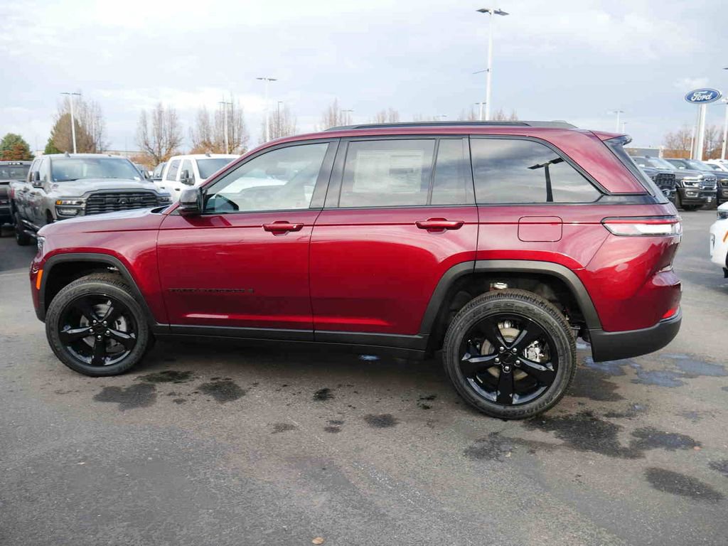 New 2025 Jeep Grand Cherokee Altitude image 15