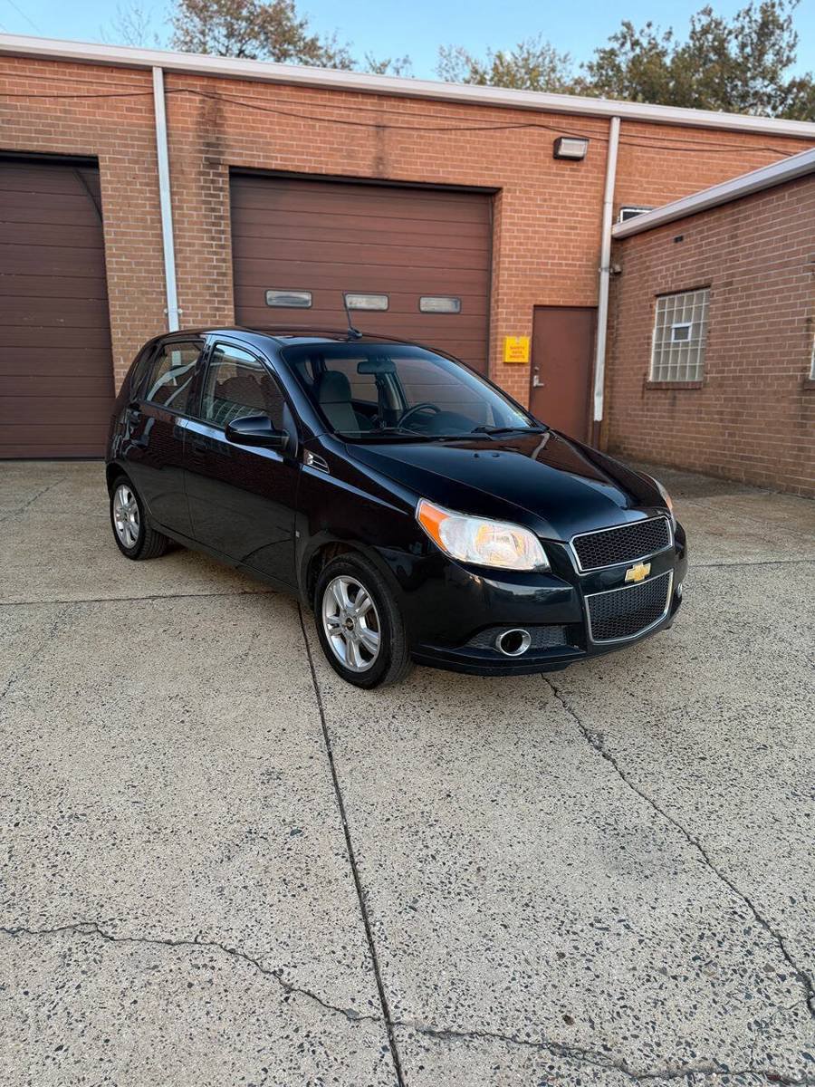 Used 2009 Chevrolet Aveo5 LT FWD image 3