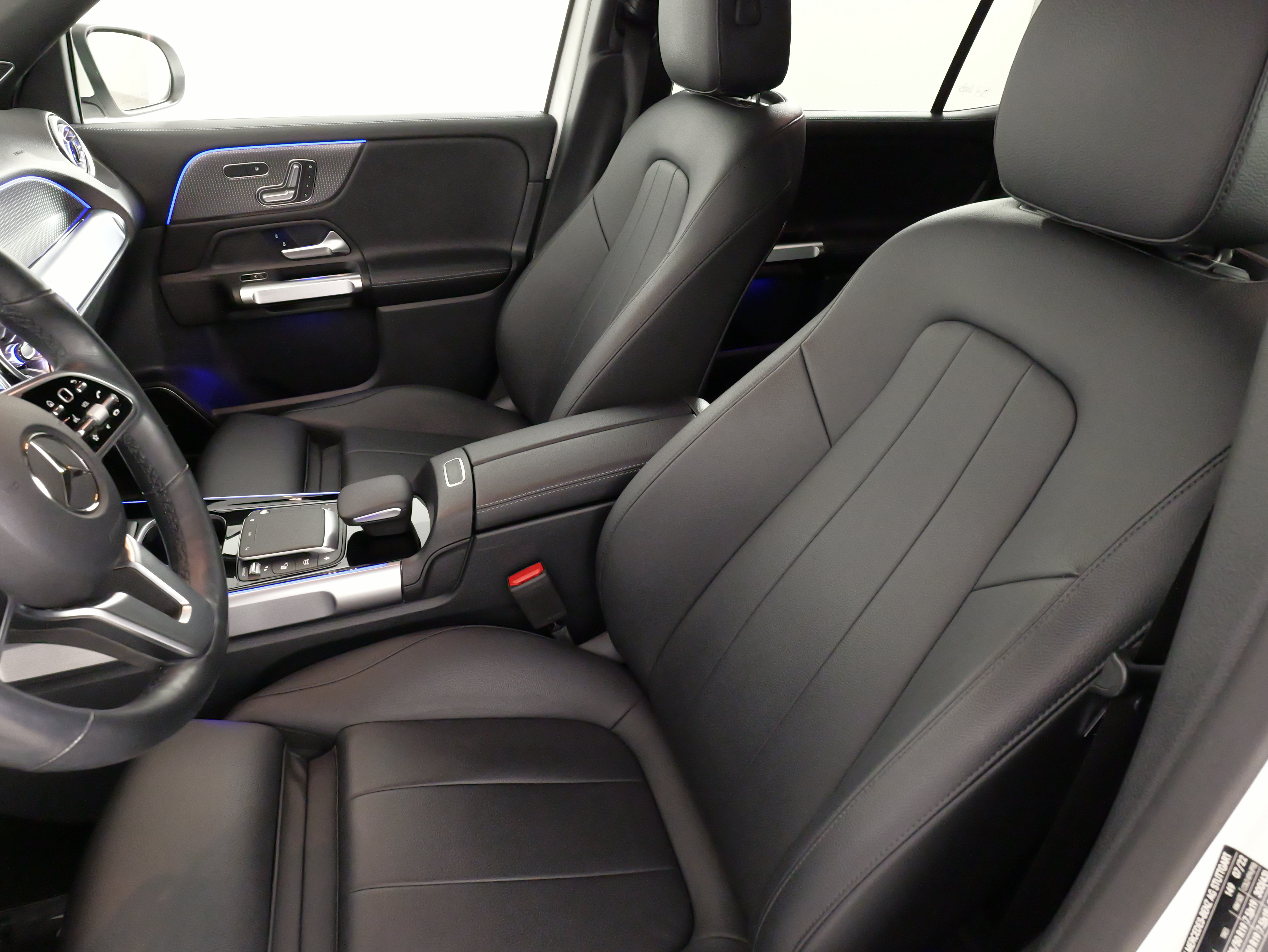 Used 2022 Mercedes-Benz GLB 250 4MATIC image 29