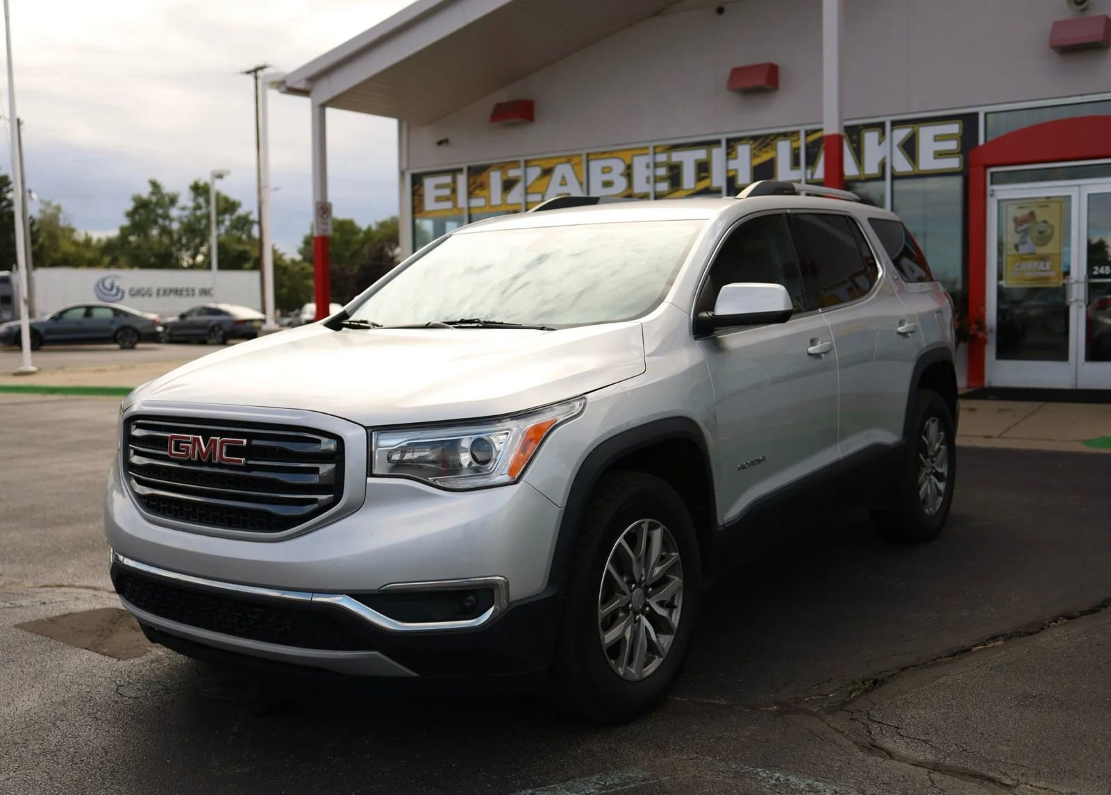 Used 2018 GMC Acadia SLE image 1