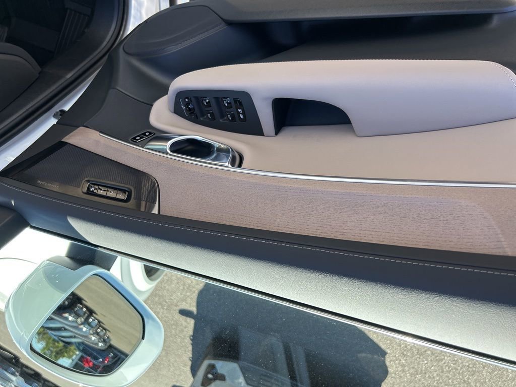 New 2026 Volvo XC90 B6 Plus w/ Protection Package Premier image 3