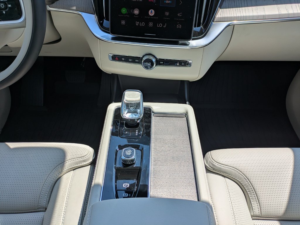 New 2026 Volvo XC90 T8 Ultra w/ Protection Package Premier AWD/4WD image 19