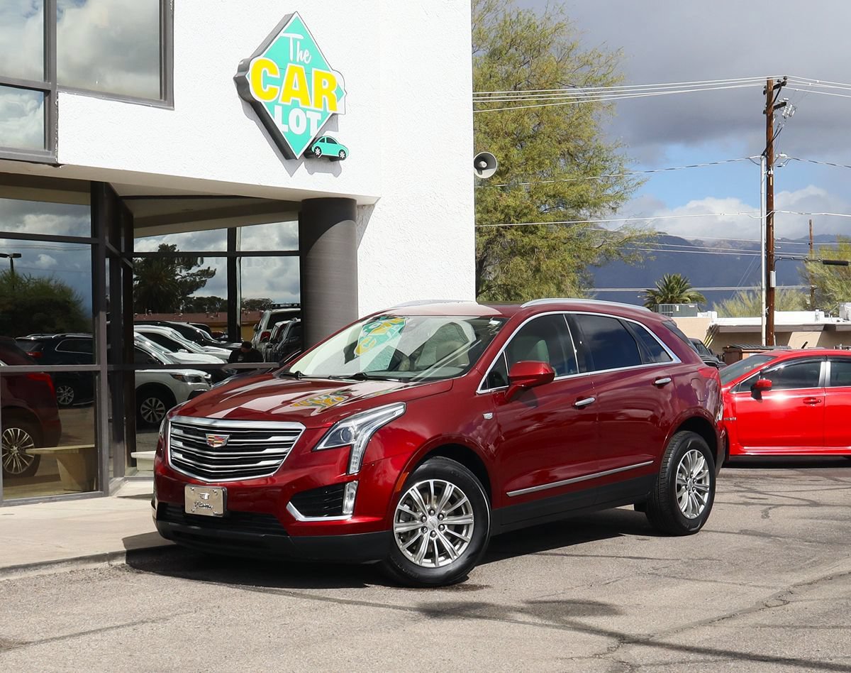 Used 2017 Cadillac XT5 Luxury w/ Driver Awareness Package FWD image 2