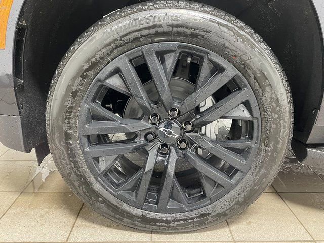 New 2026 Chevrolet Suburban Premier image 7