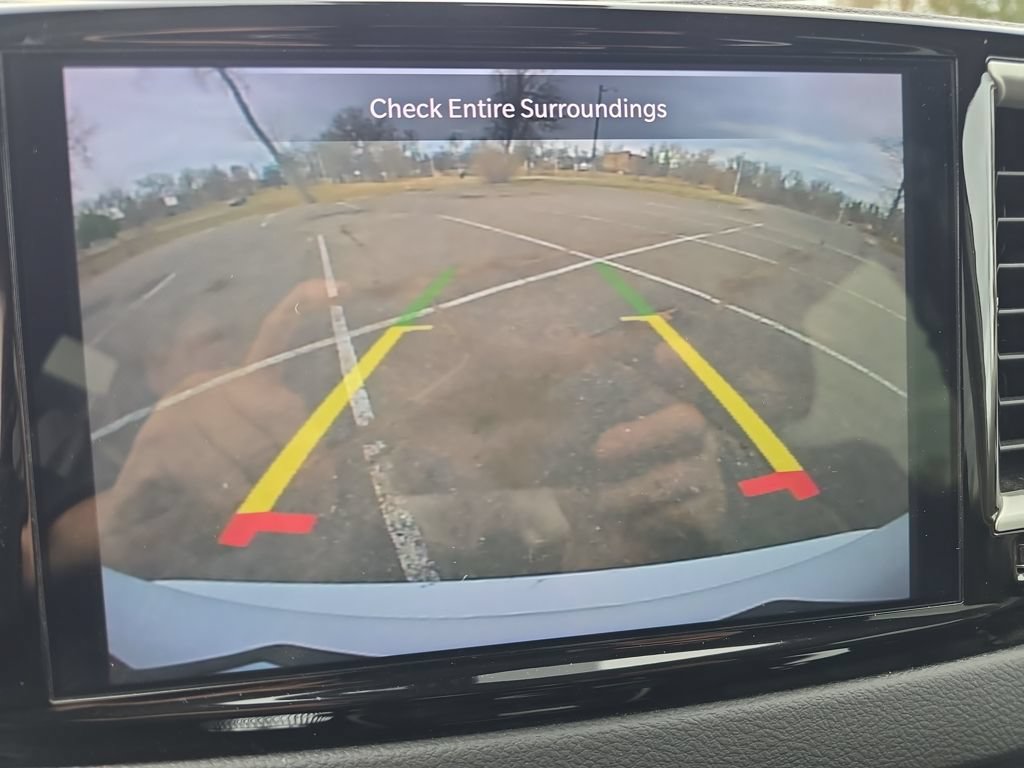 Used 2024 Chrysler Pacifica Touring-L FWD image 20