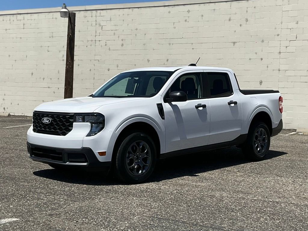 Used 2025 Ford Maverick XLT image 2