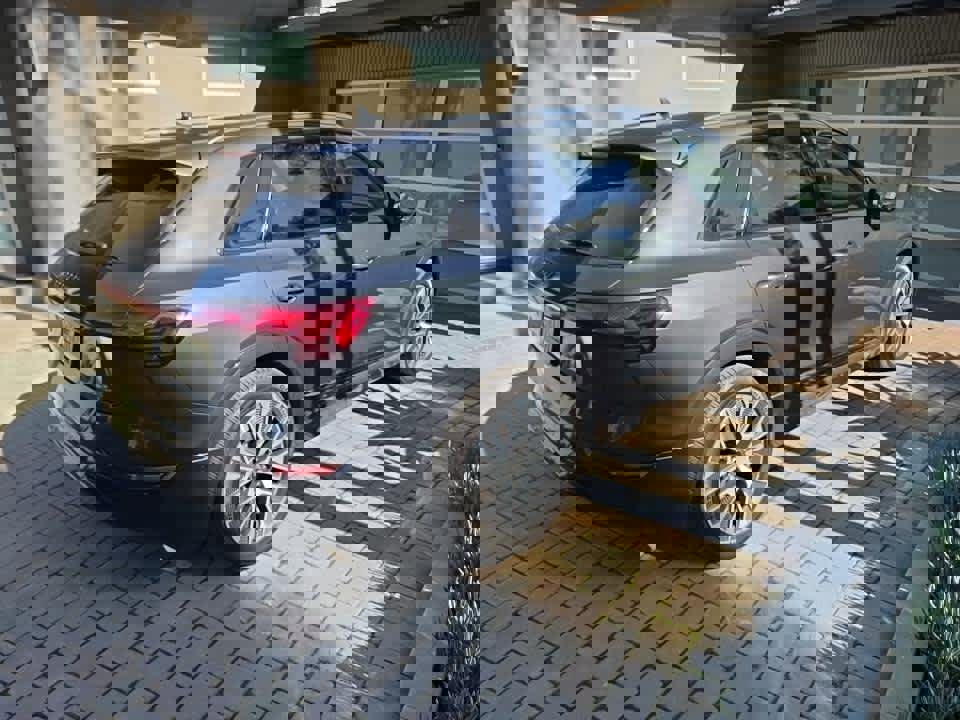 Used 2024 Audi Q8 e-tron Premium Plus w/ Premium Plus Package image 4