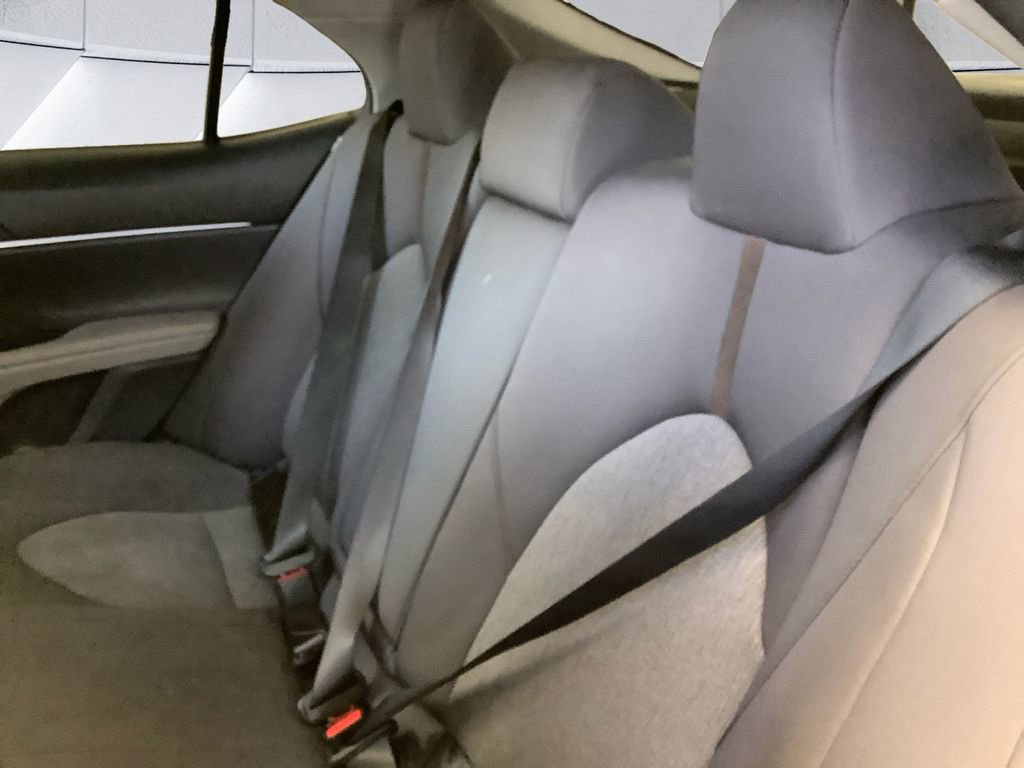 Used 2018 Toyota Camry LE FWD image 18