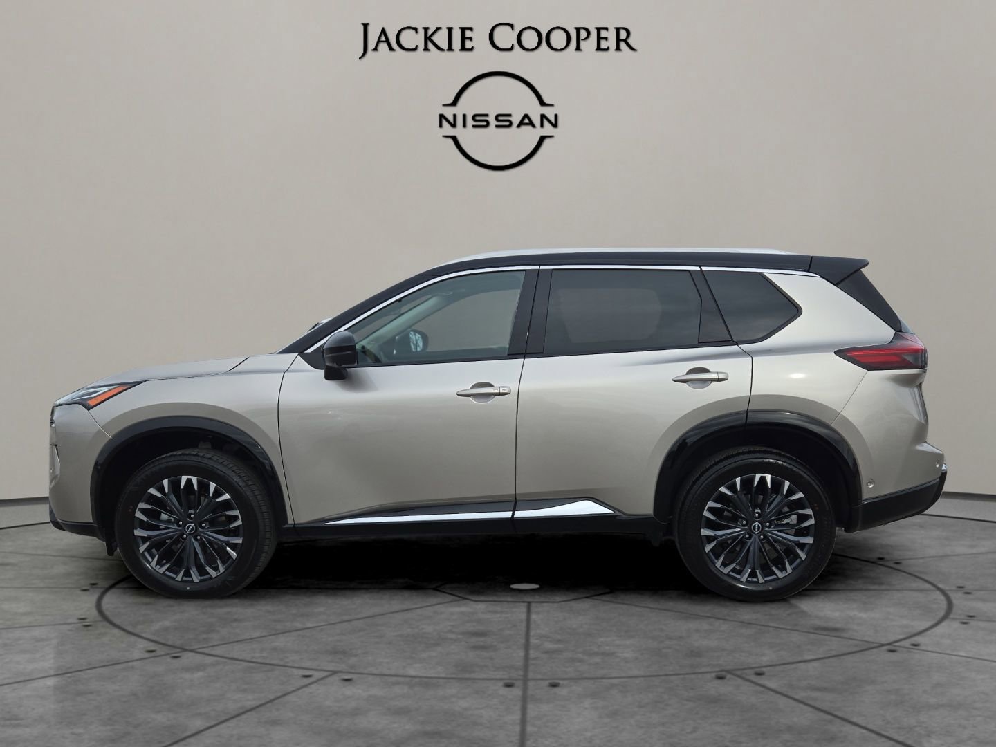 New 2026 Nissan Rogue Platinum w/ Platinum Premium Package image 2