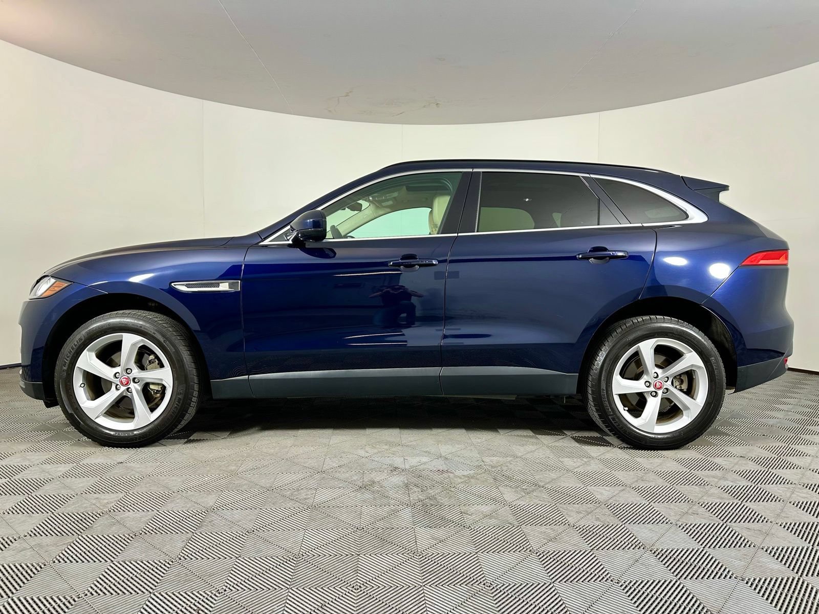 Used 2020 Jaguar F-PACE Premium AWD/4WD image 19