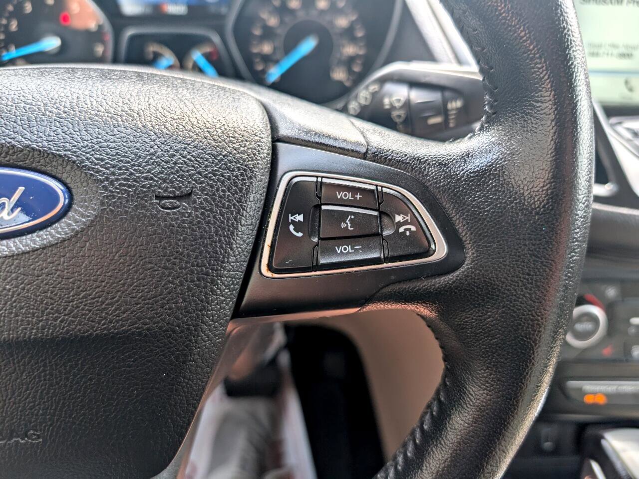 Used 2019 Ford Escape SEL image 18