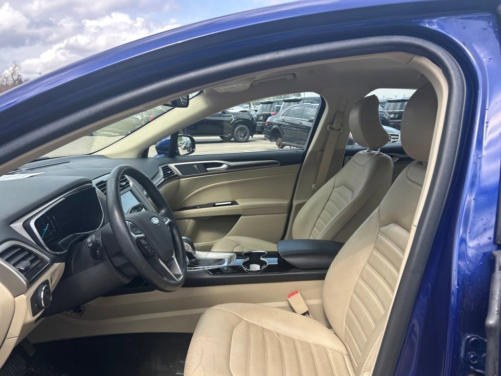 Used 2016 Ford Fusion SE w/ Equipment Group 502A image 10