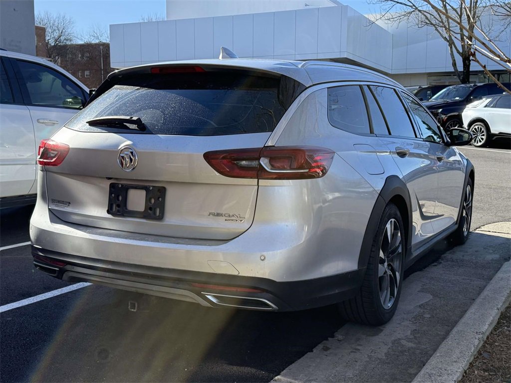 Used 2019 Buick Regal Preferred w/ Sights and Sounds Package image 5