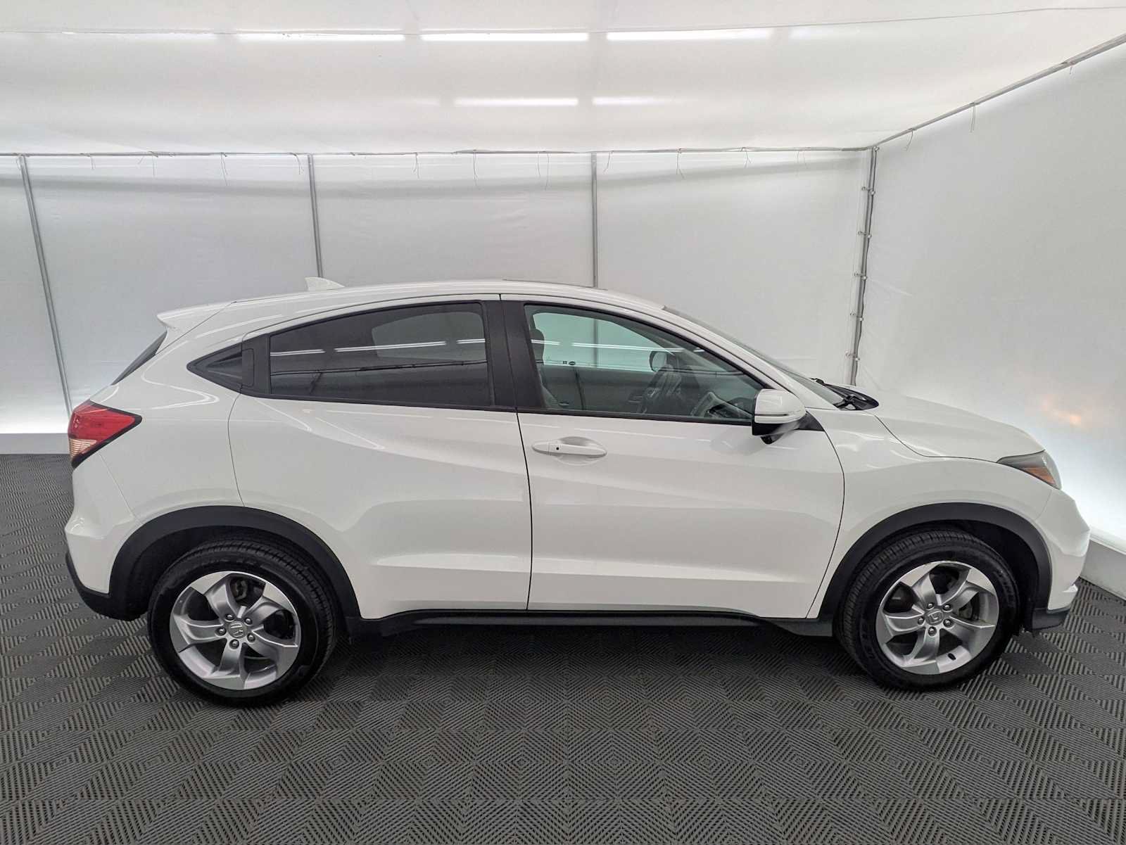 Used 2017 Honda HR-V EX image 7