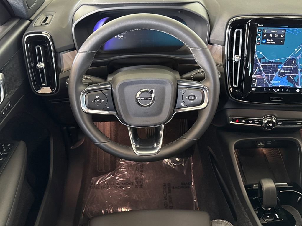 Certified 2023 Volvo XC40 Recharge Core image 13