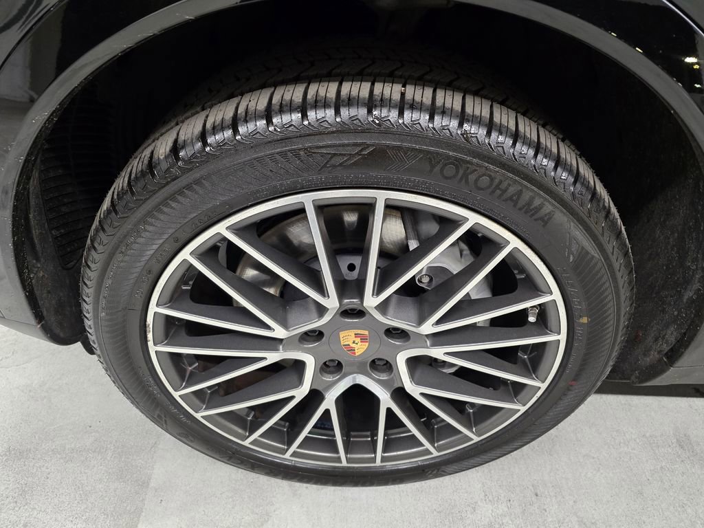Used 2023 Porsche Cayenne image 10