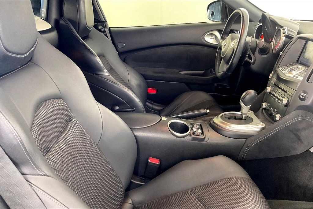 Used 2018 Nissan 370Z Touring RWD image 9