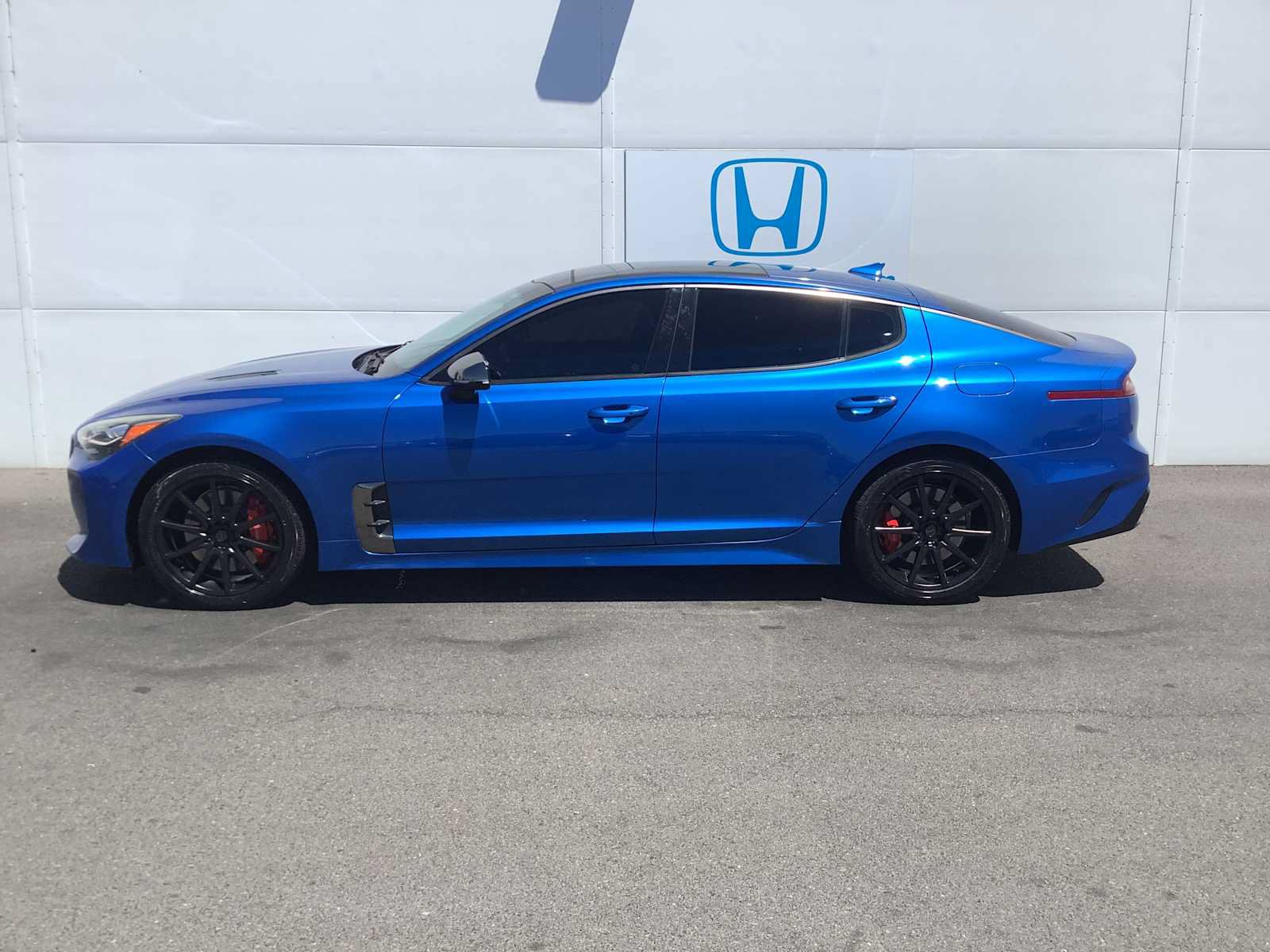 Used 2018 Kia Stinger GT2 AWD/4WD image 2