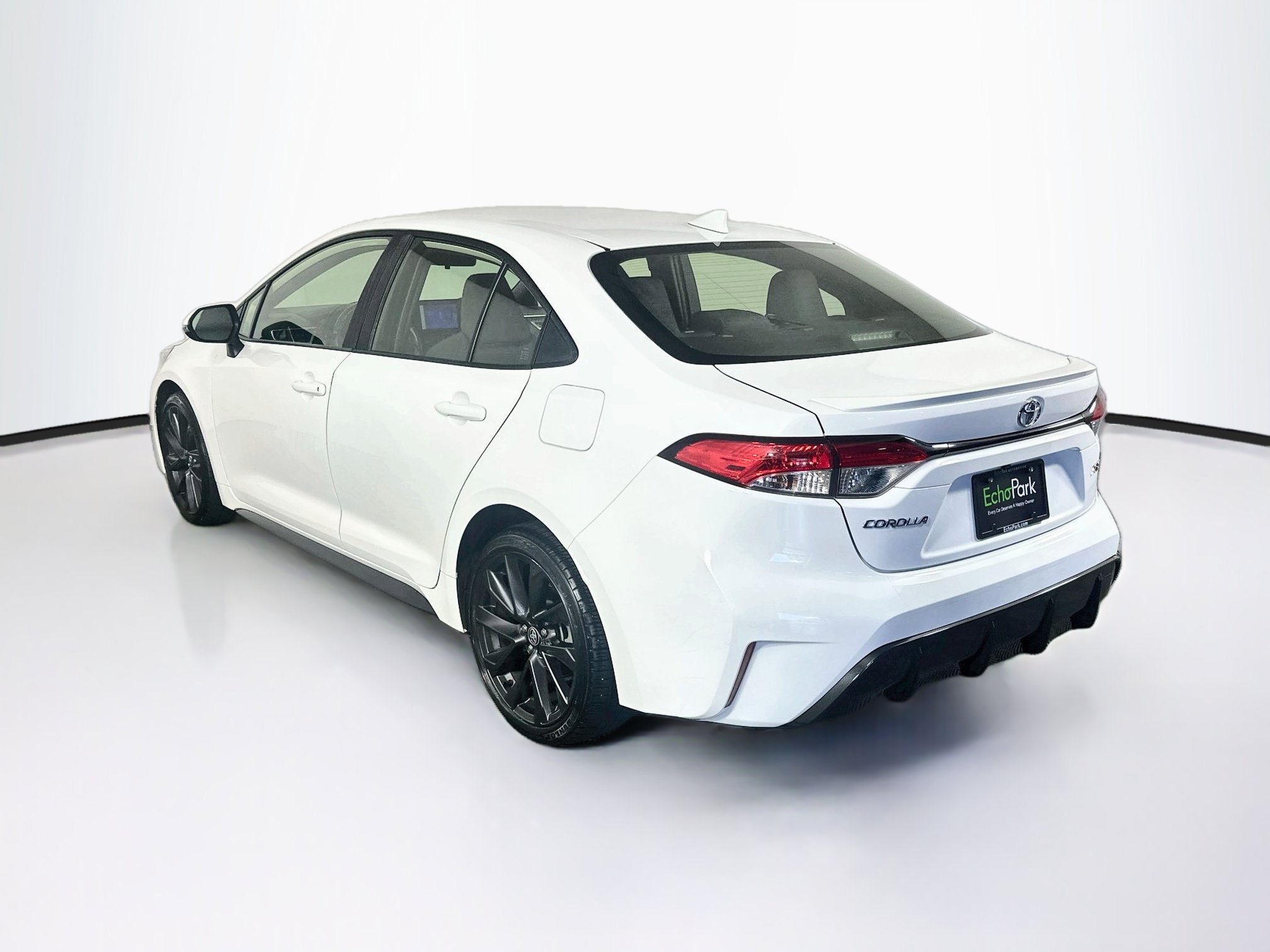 Used 2024 Toyota Corolla SE FWD image 5