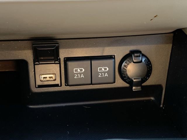 Used 2021 Toyota Highlander XLE image 27