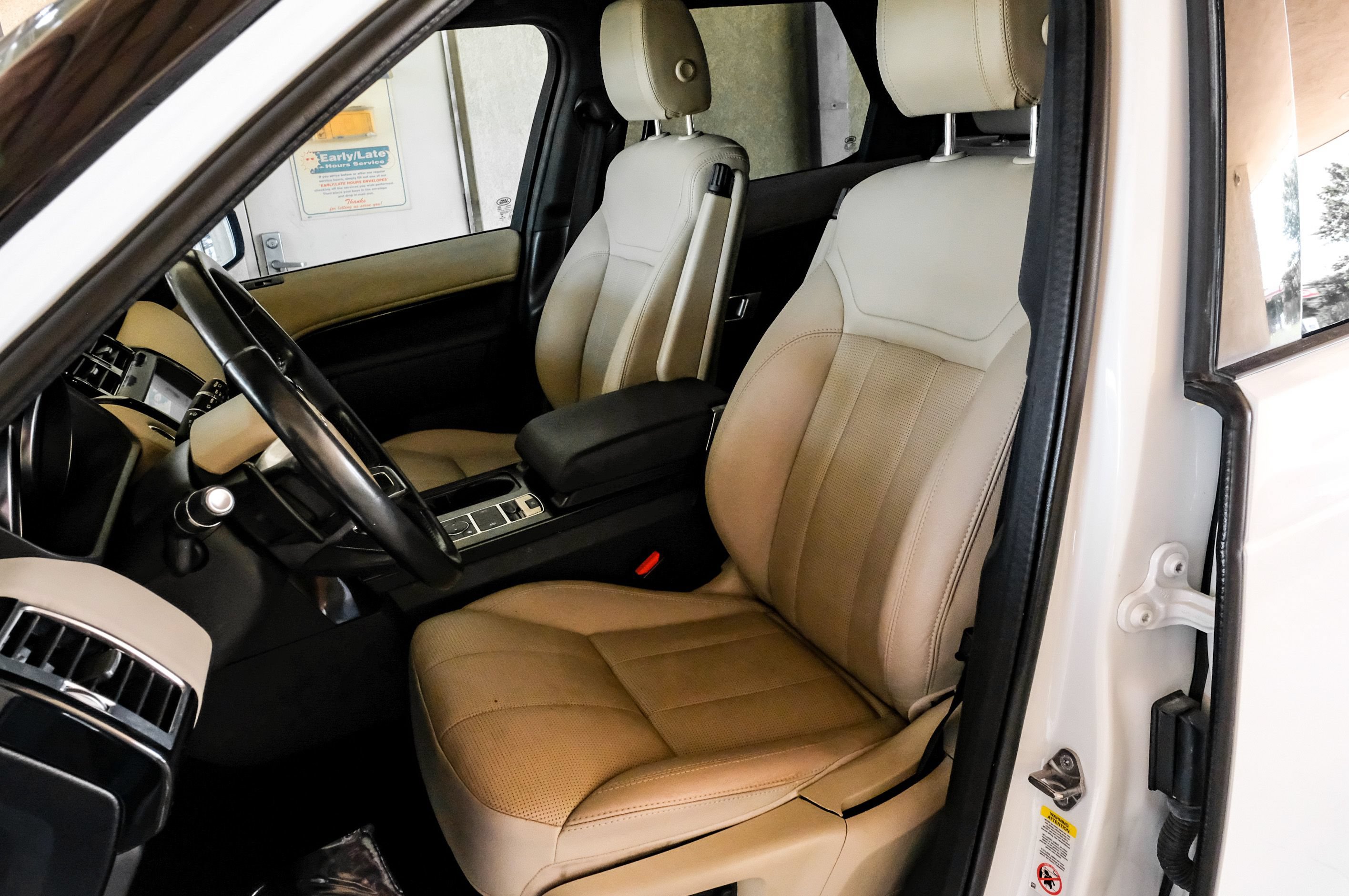 Used 2020 Land Rover Discovery SE AWD/4WD image 35