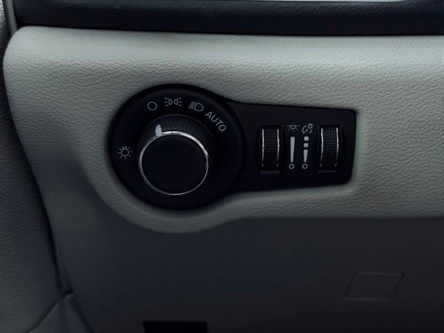 Used 2023 Chrysler Voyager LX FWD image 36