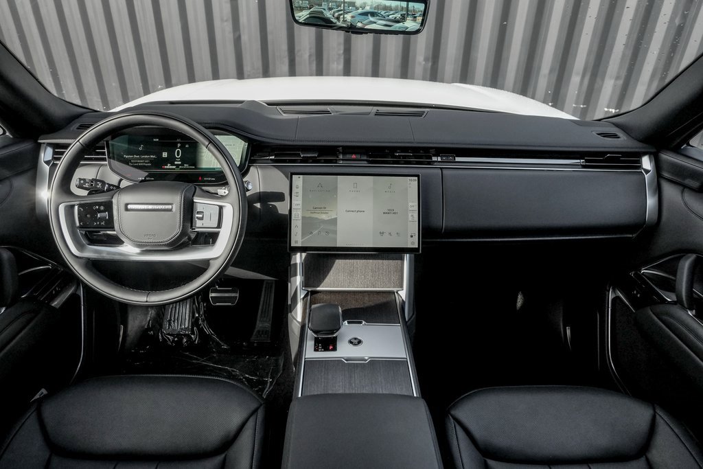 New 2025 Land Rover Range Rover SE image 19