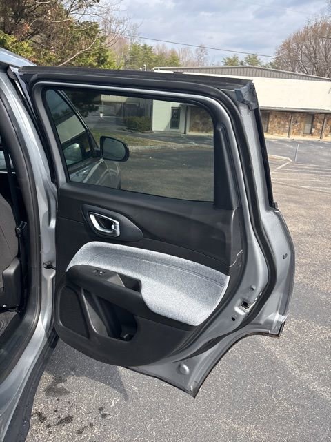 Used 2023 Jeep Compass Sport image 41