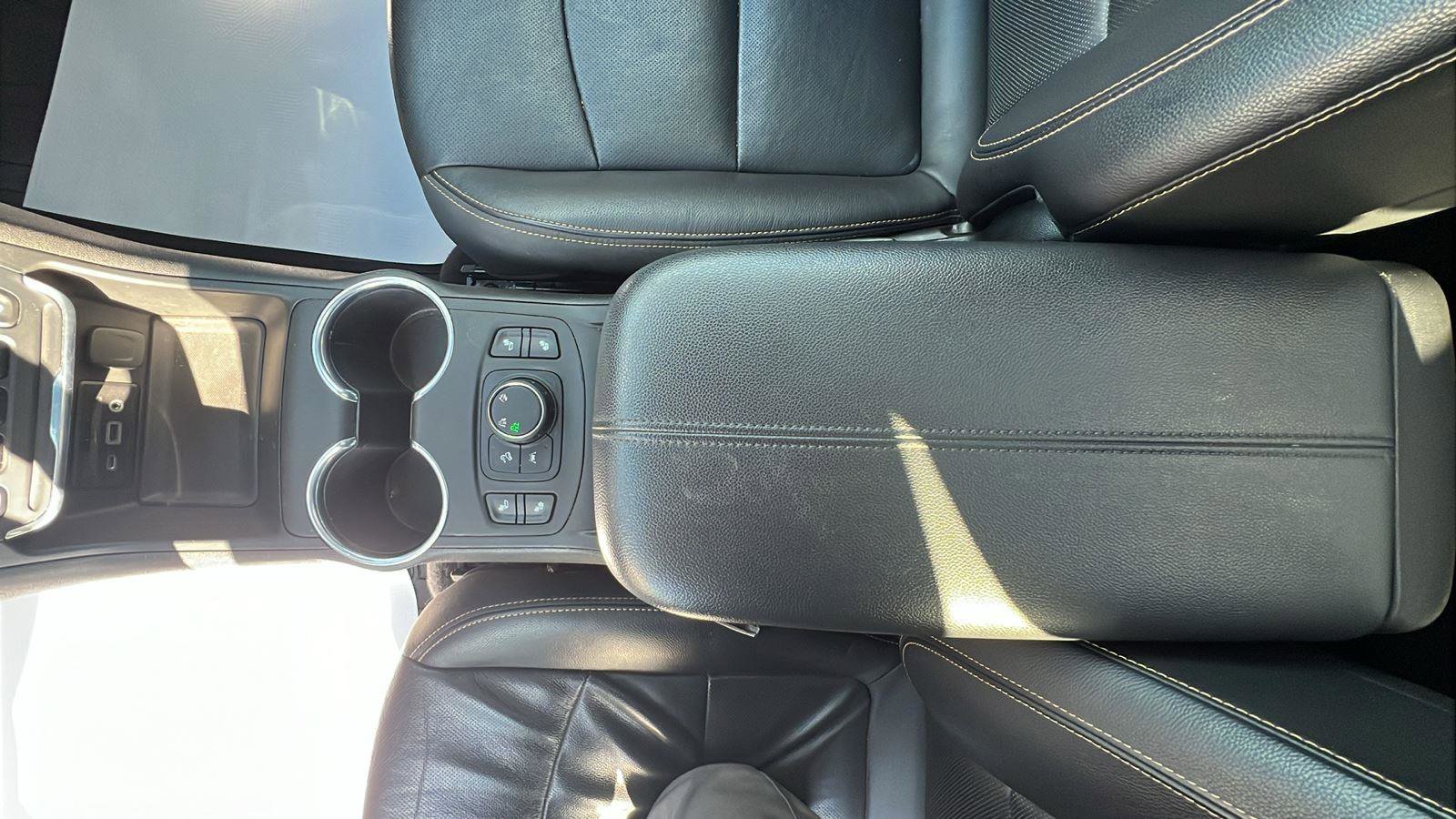 Used 2018 GMC Terrain SLT w/ Infotainment Package II AWD/4WD image 25