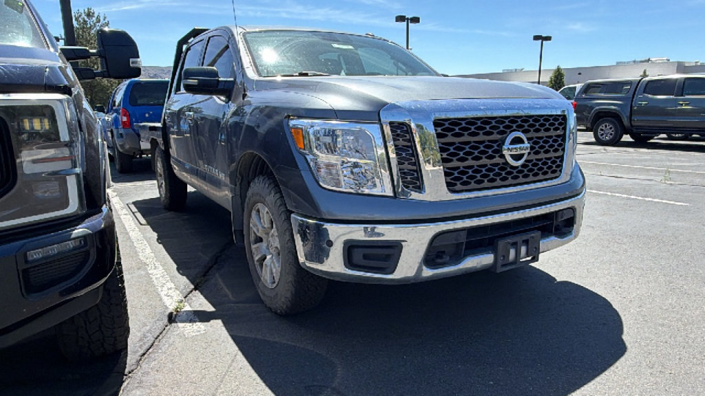 Used 2018 Nissan Titan SV w/ SV Convenience Package