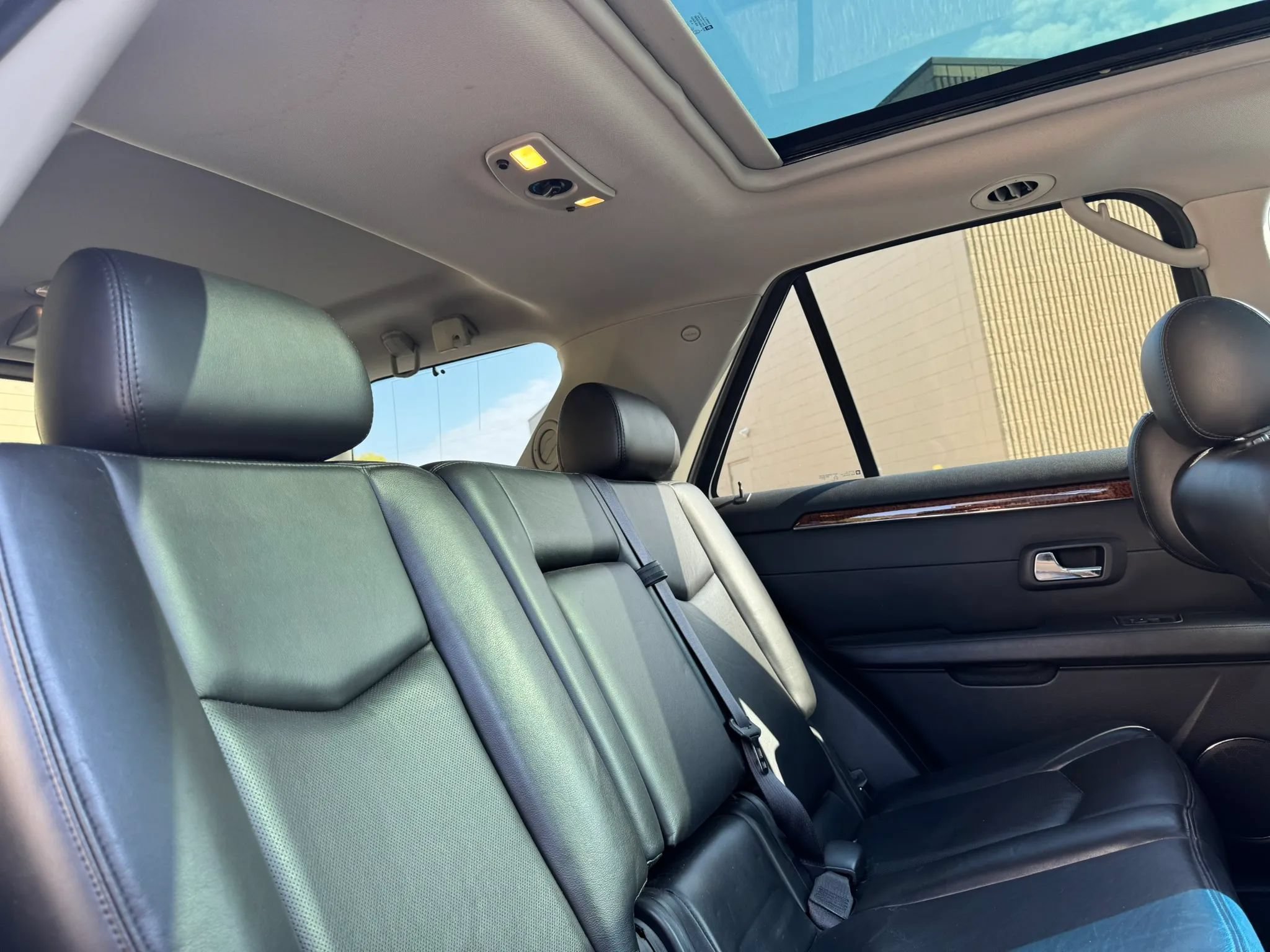 Used 2007 Cadillac SRX w/ Theater Package AWD/4WD image 25
