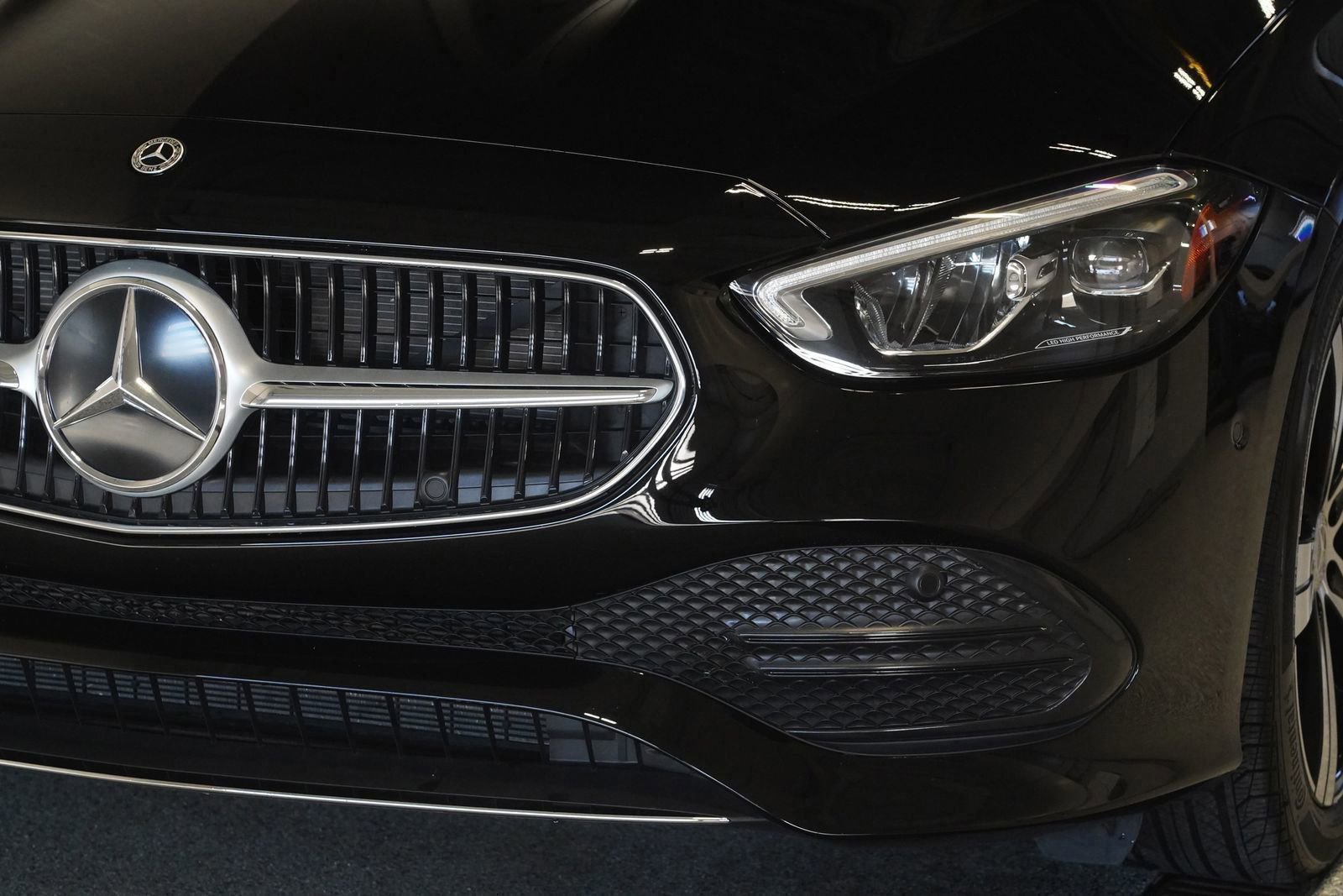 Used 2025 Mercedes-Benz C 300 4MATIC Sedan image 6