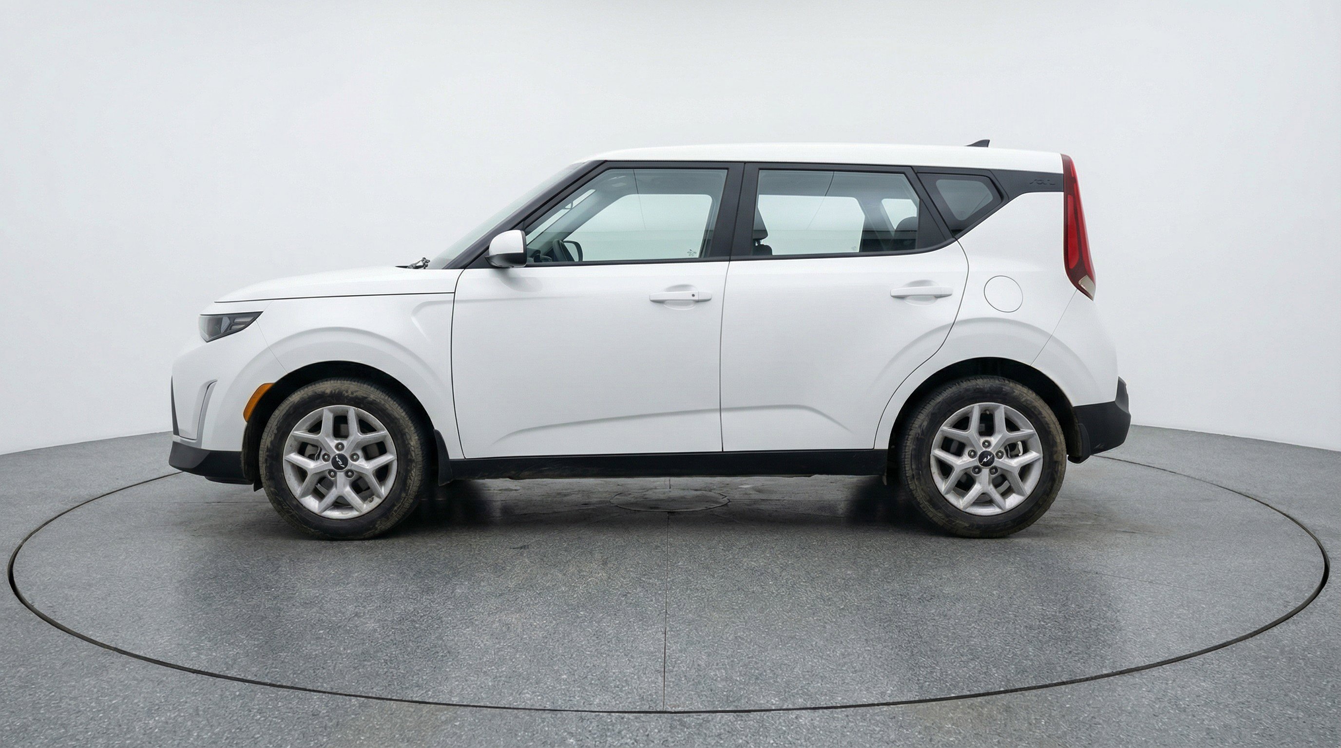 Used 2025 Kia Soul LX w/ LX Technology Package image 5
