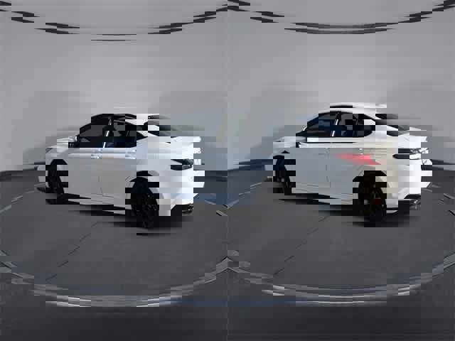 Used 2025 Toyota Camry SE image 6