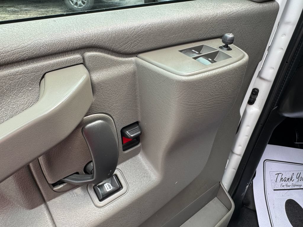 Used 2022 Chevrolet Express 3500 Extended RWD image 18