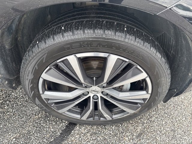 Used 2022 Volvo XC60 B5 Momentum w/ Climate Package image 9