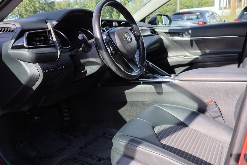 Used 2019 Toyota Camry SE FWD image 14