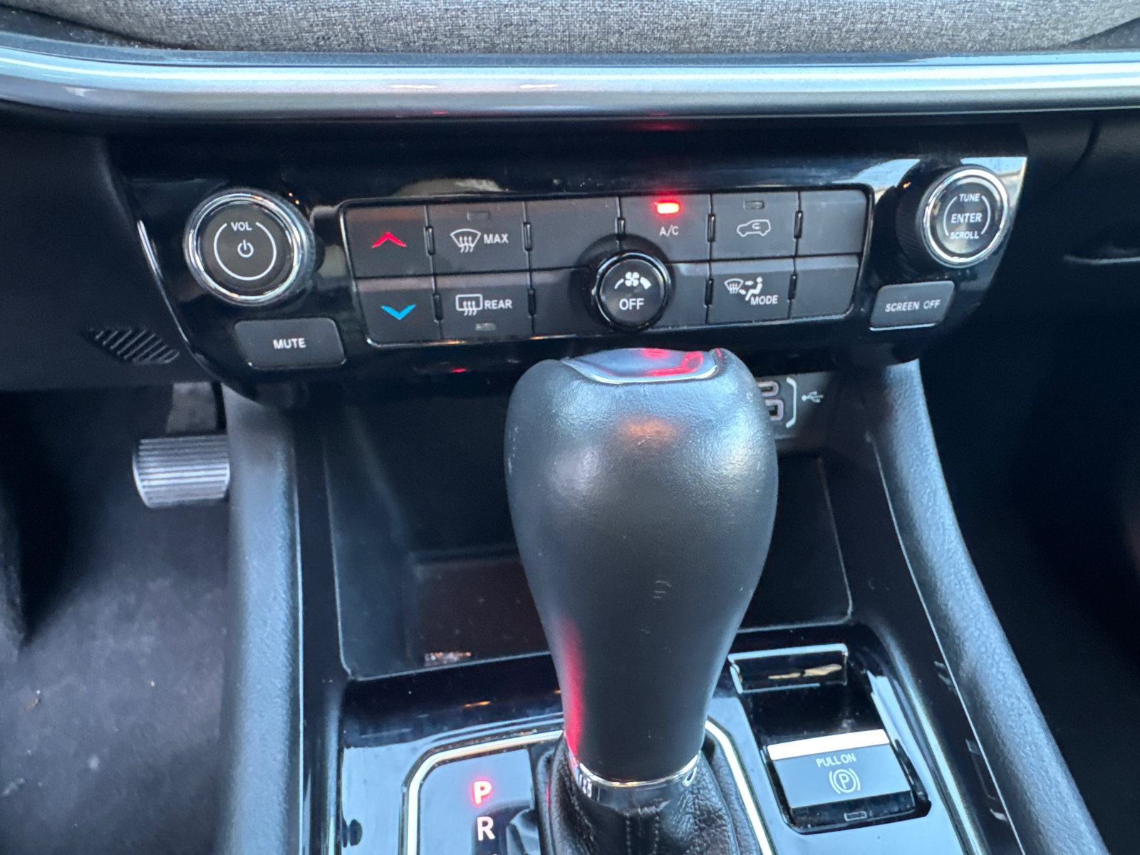 Used 2024 Jeep Compass Latitude AWD/4WD image 28
