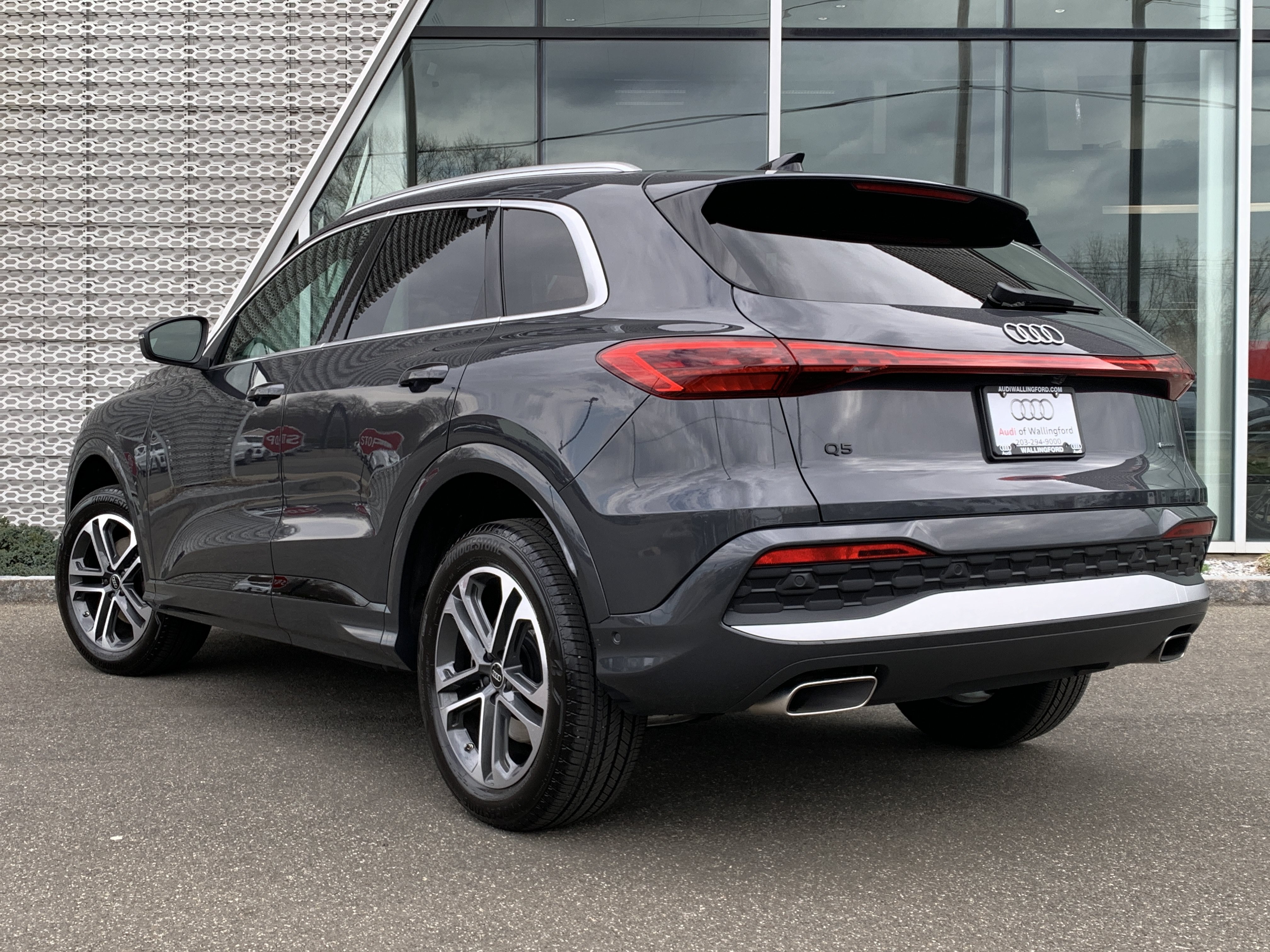 Certified 2025 Audi Q5 Premium w/ Convenience Package AWD/4WD image 3