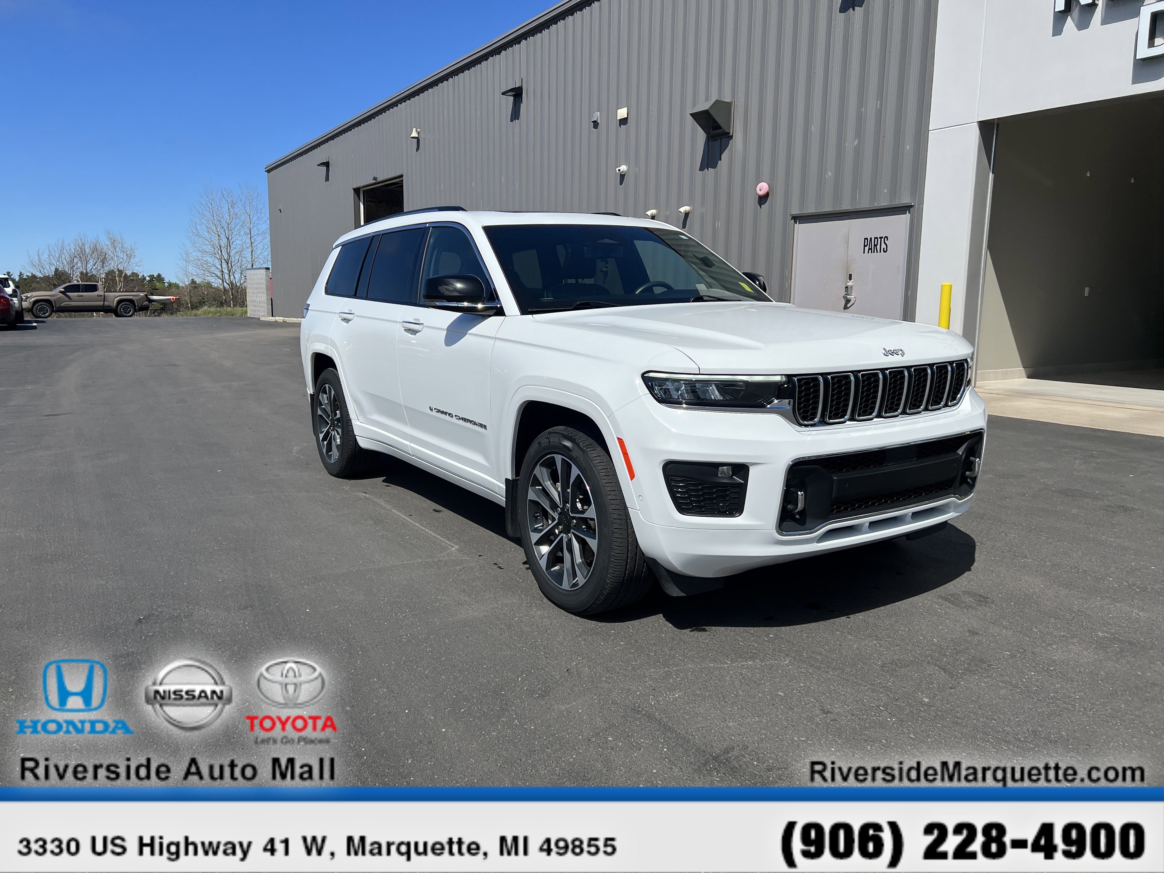 Used 2022 Jeep Grand Cherokee L Overland w/ Luxury Tech Group IV AWD/4WD image 1