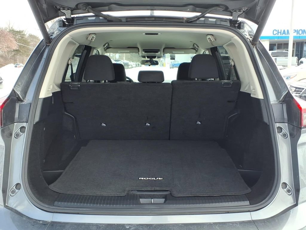 Used 2024 Nissan Rogue SV image 10